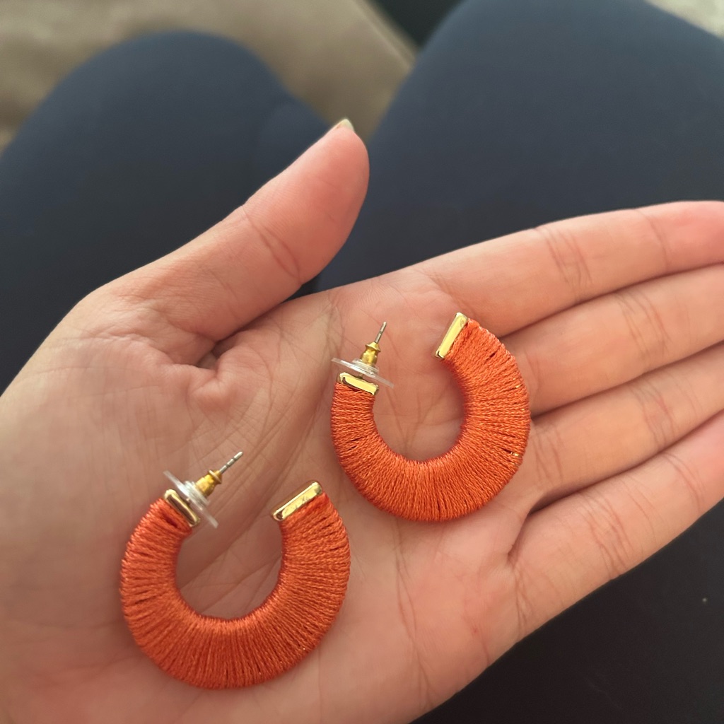 Ann Taylor Loft Fabric Wrapped Summer Hoop Earrings 9$